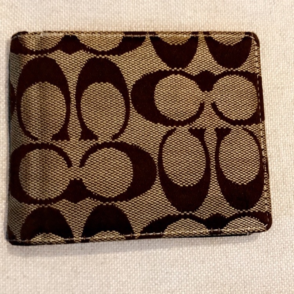 Men’s bifold coach wallet